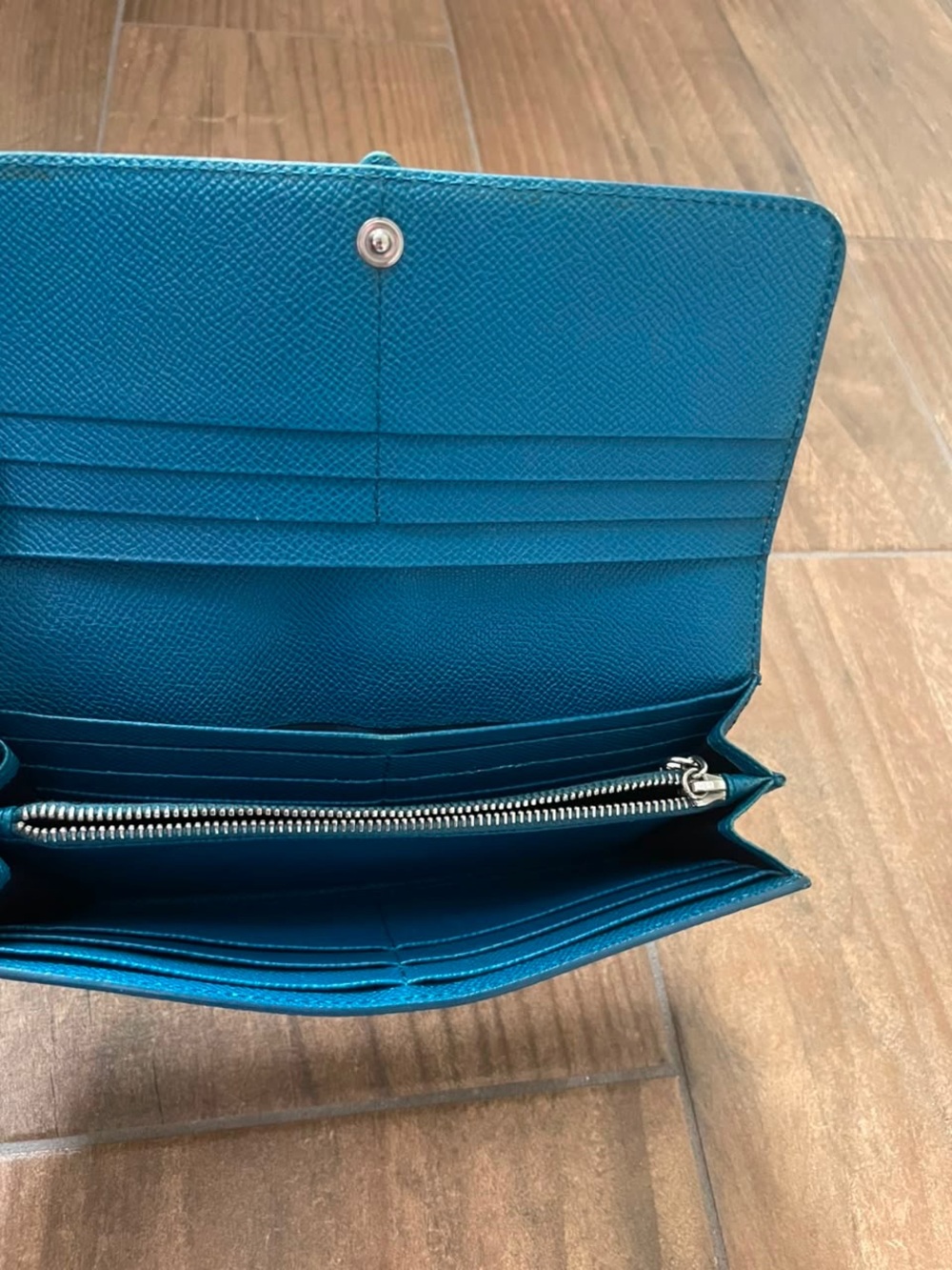 TOD'S Turquoise Leather Continental Wallet with Strap and Logo Plaque - Picture 3 of 16